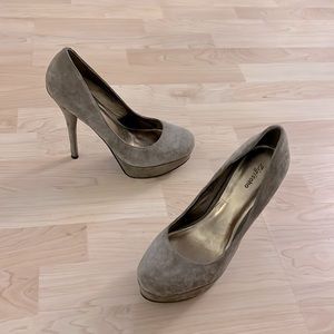 ZigiSoho Suede Platform Heel Sz. 7.5